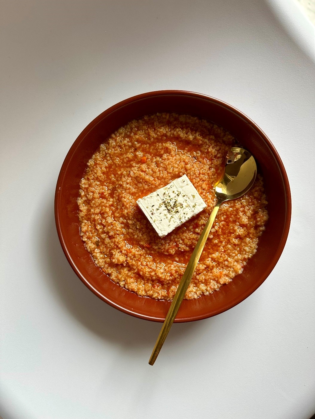 Πανεύκολη χειμερινή και πεντανόστιμη κοκκινιστή κοτόσουπα συνδυασμένη με το ελληνικό superfood που δεν είναι άλλο από τον τραχανά!